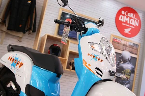Motor matic yang disukai wanita - Honda Scoopy