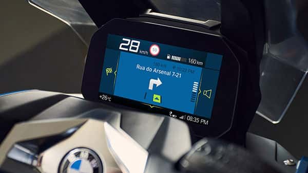 Fitur BMW C 400 X - Layar TFT