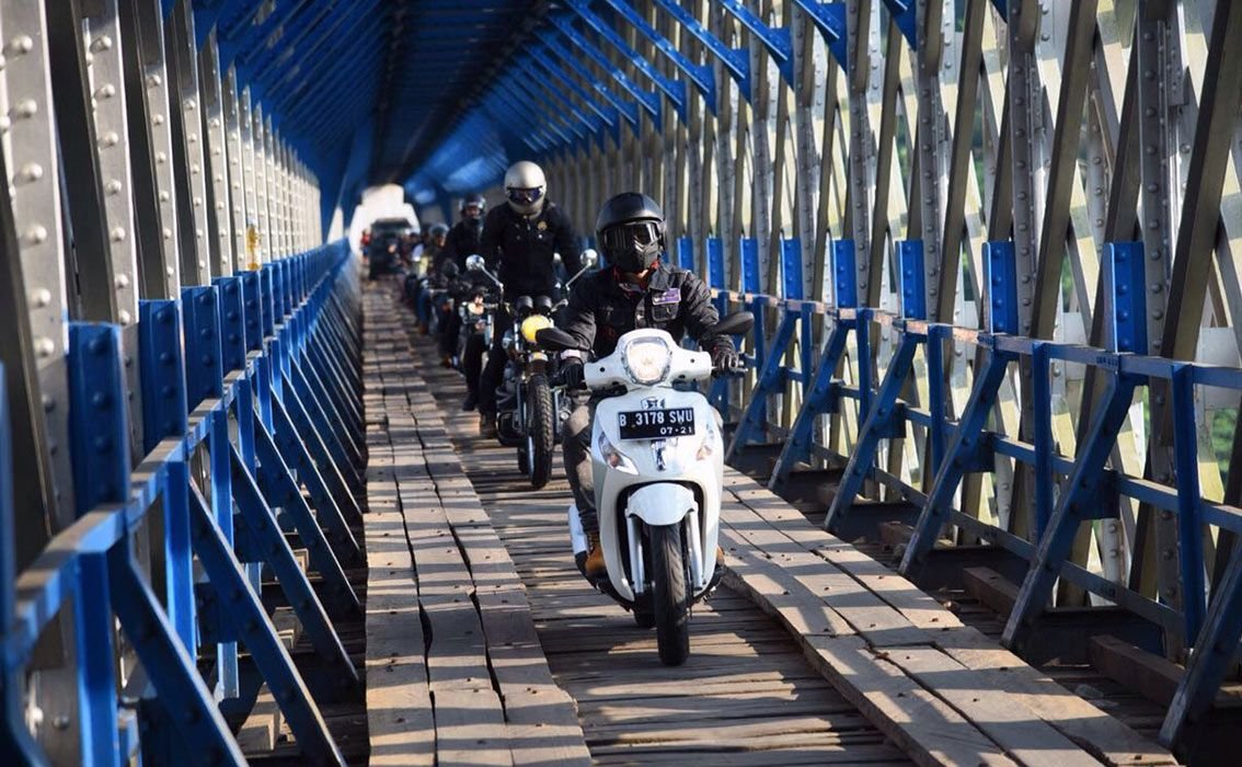 Piaggio simPATI Motorbaik Adventure 2016