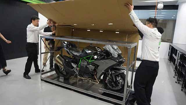 Kawasaki Ninja H2 Carbon Indonesia - Unboxing