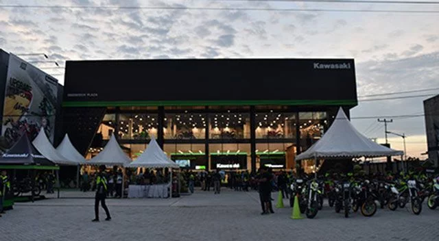 Showroom Kawasaki di Pekanbaru - Plaza Greentech