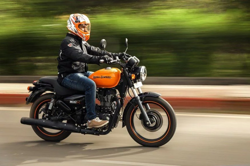 Royal Enfield Meteor 350 riding