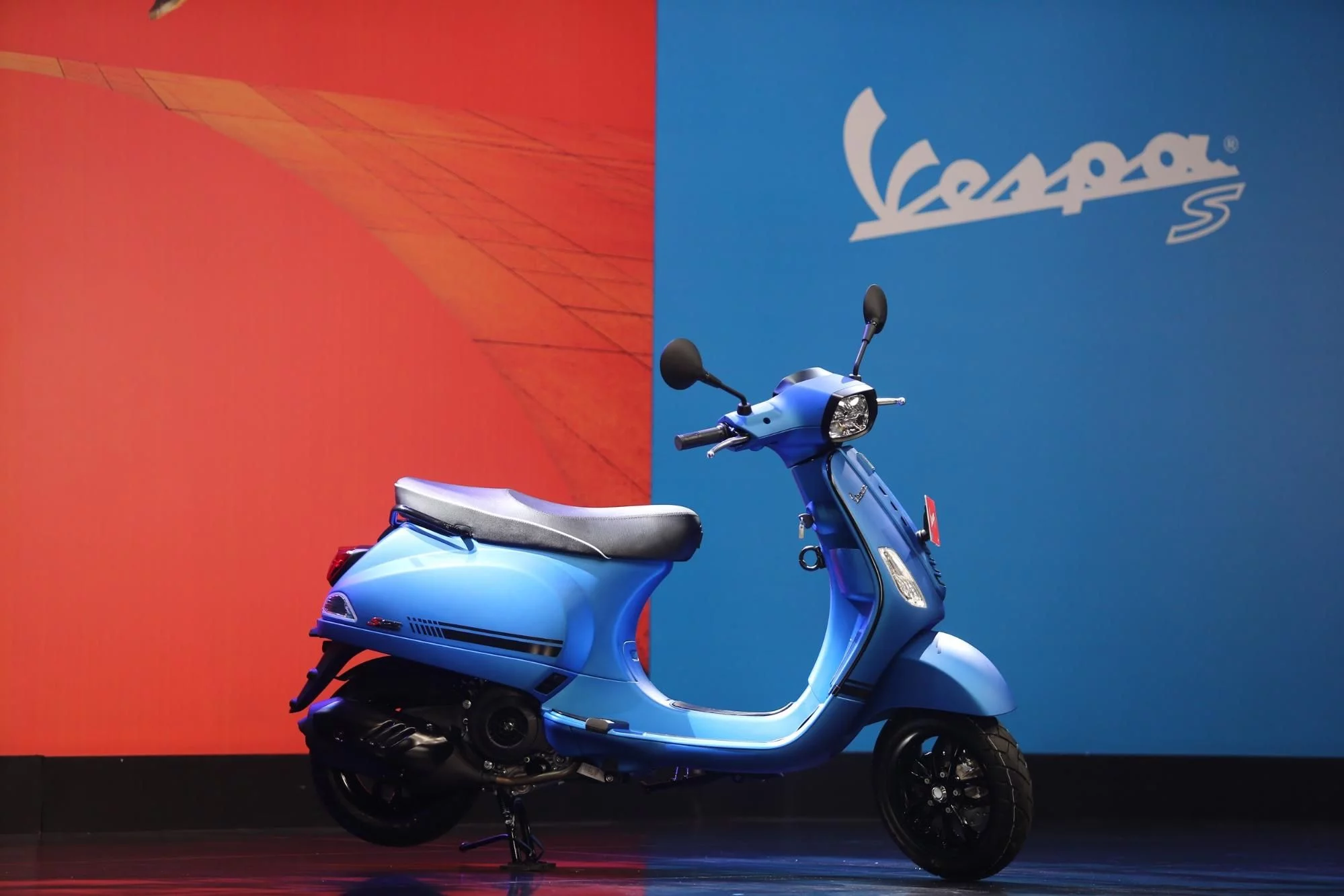 Vespa s 125 iget on blue and red background