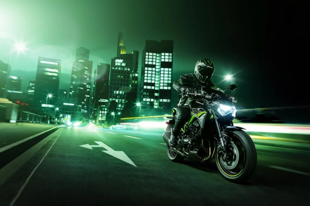 Kawasaki Z900 foto riding
