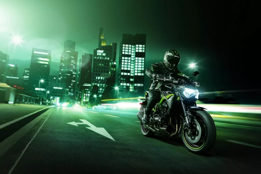 Kawasaki Z900 foto riding