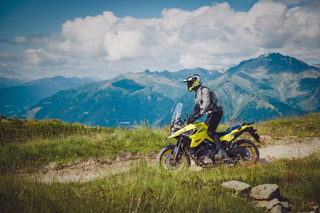 Suzuki V Strom 1050XT Warna