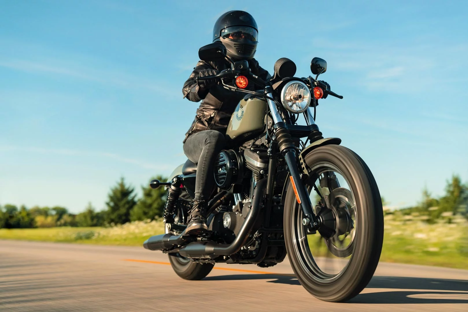 Harley-Davidson-Sportster-Iron-883