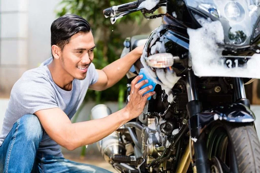 Cara mencuci motor yang benar