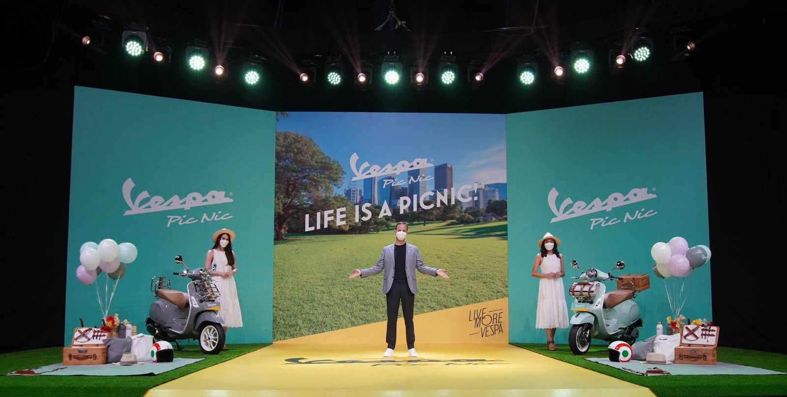 Vespa primavera picnic edition