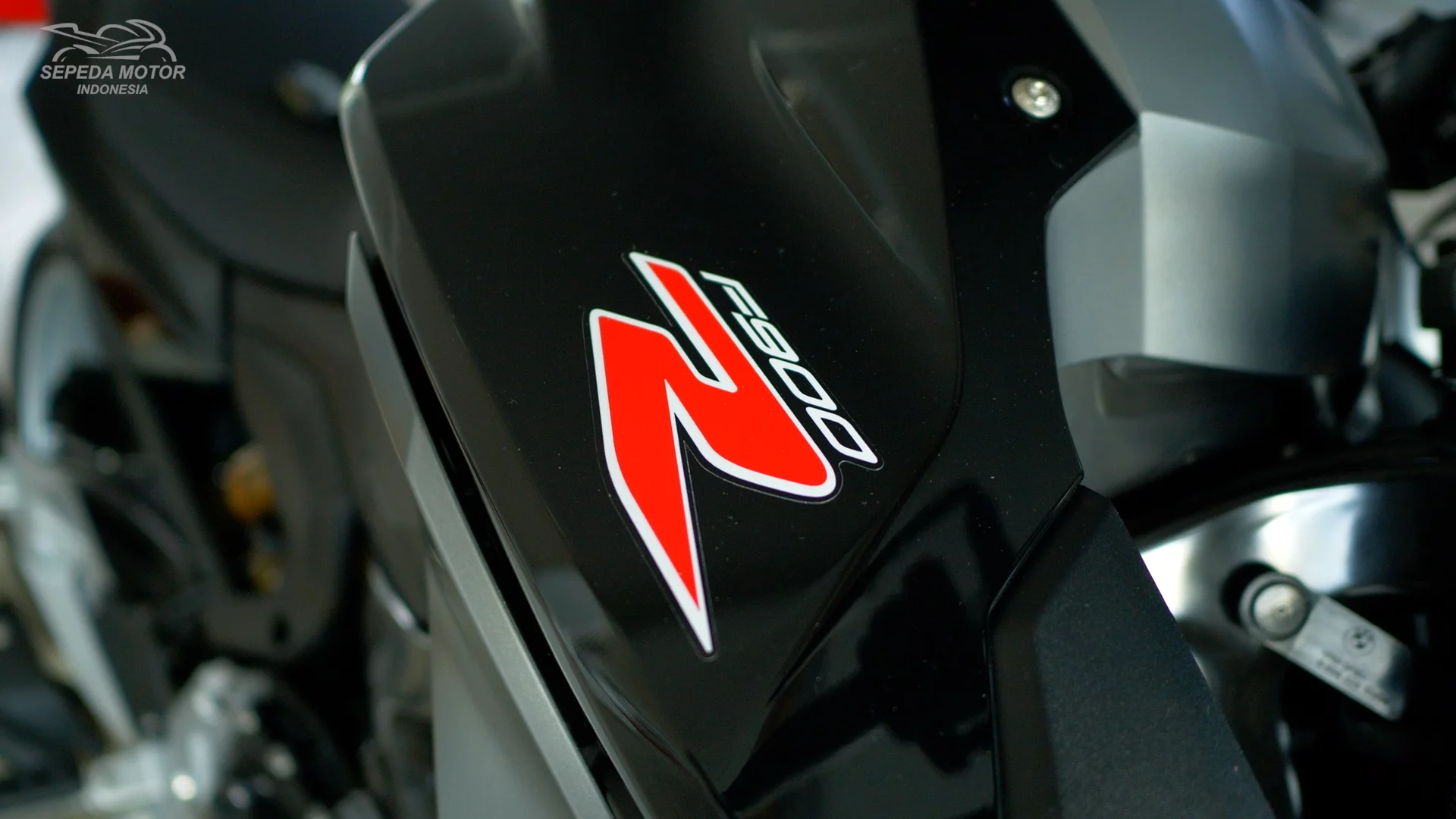 logo BMW F900R