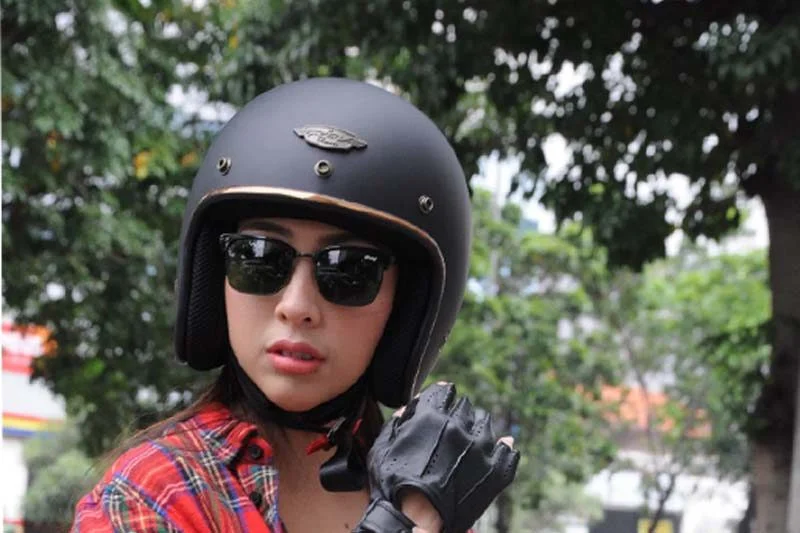 Helm Retro Klasik