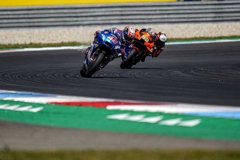 Pebalap Suzuki MotoGP