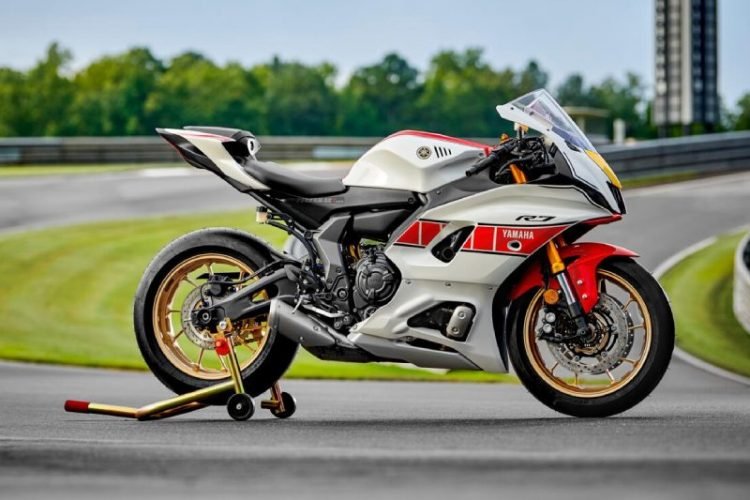 Yamaha R7 World GP 60