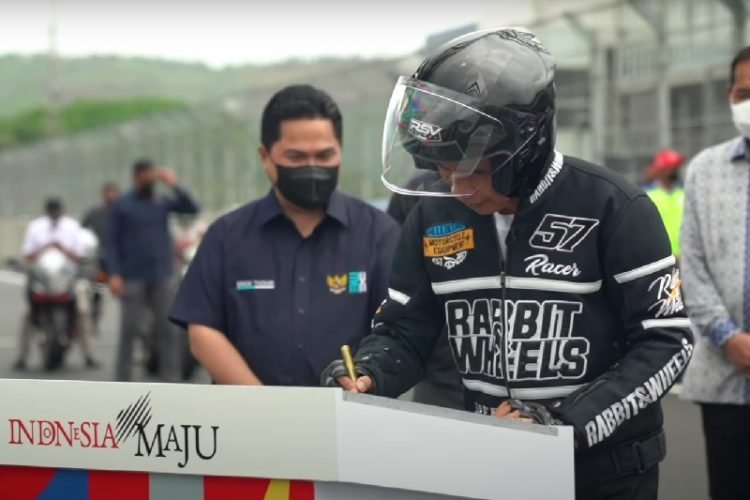 Helm Jokowi