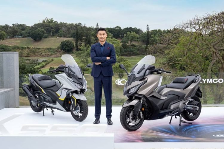 Kymco AK550ST