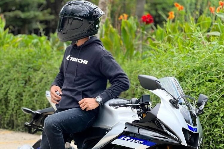 Yamaha R15M